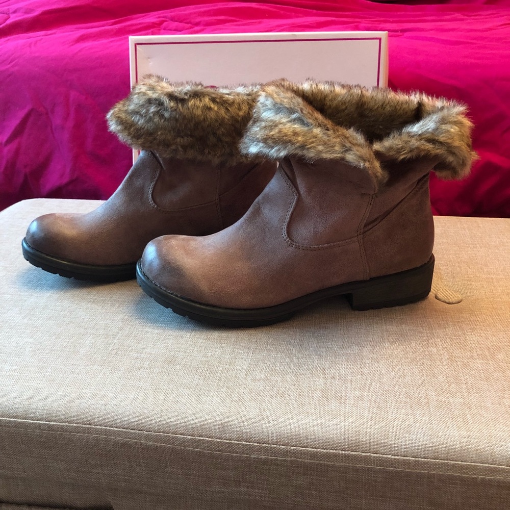 NEW Boots - Picture 4 of 7
